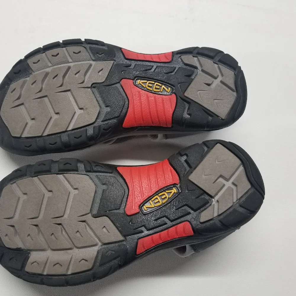 Keen‎ sandals size 4